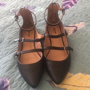 Strappy Black pointed Flats